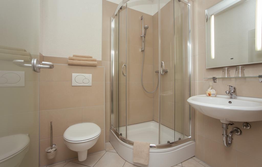 Pension Lok-Inn Walluf Habitación foto